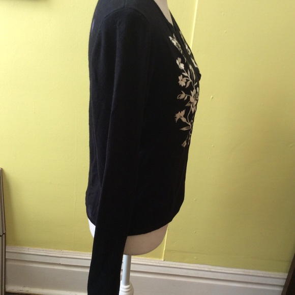 Pretty INC Black Sweater with Ivory Embroidery M - Picture 5 of 8